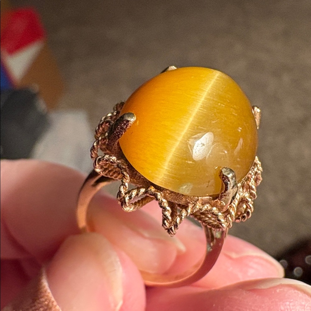 Beautiful Large Golden Cats eye Ring In Solid Yellow Gold